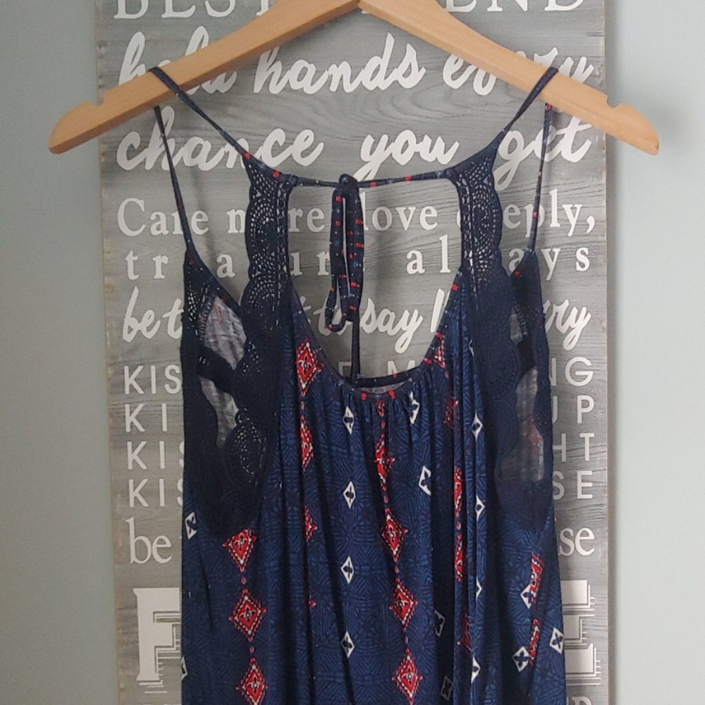 🩵5/$25 Blue patterned tank top - Picture 4 of 5